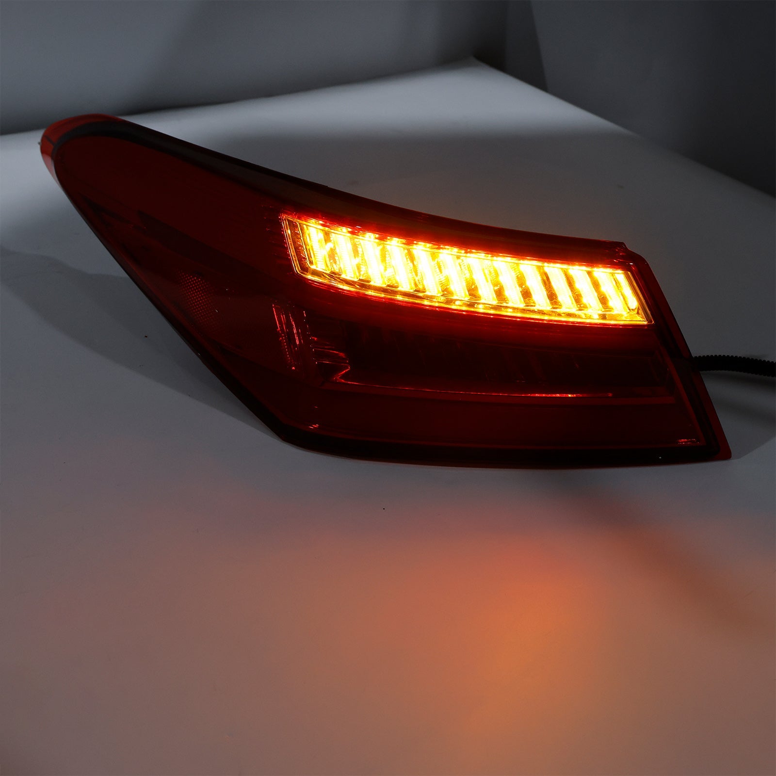 Feux arrière à LED rouges (gauche et droite) pour Toyota Camry Berline 4 portes (2016-2021)