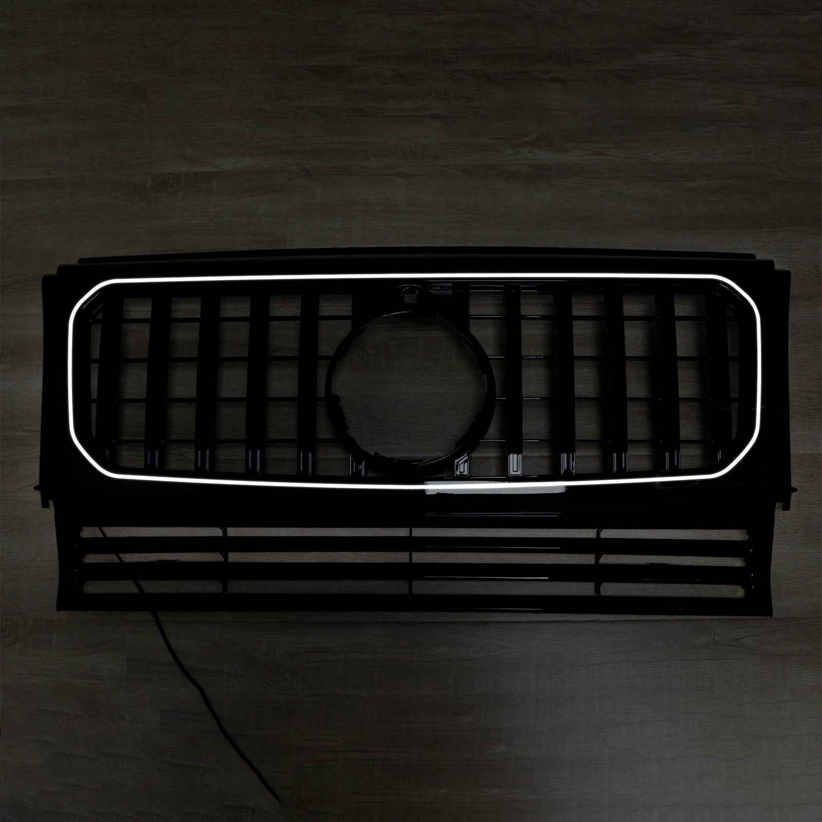 Błyszcząca czarna przednia osłona zderzaka z otworem na kamerę Mercedes Benz G-Class W463 1990-2018