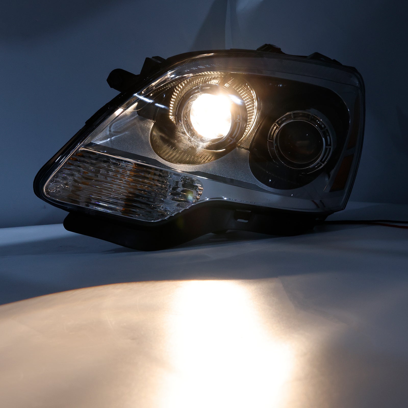 Phares HID gauche et droit pour GMC Acadia (2007-2012) - Références : 22938888 et 22938889