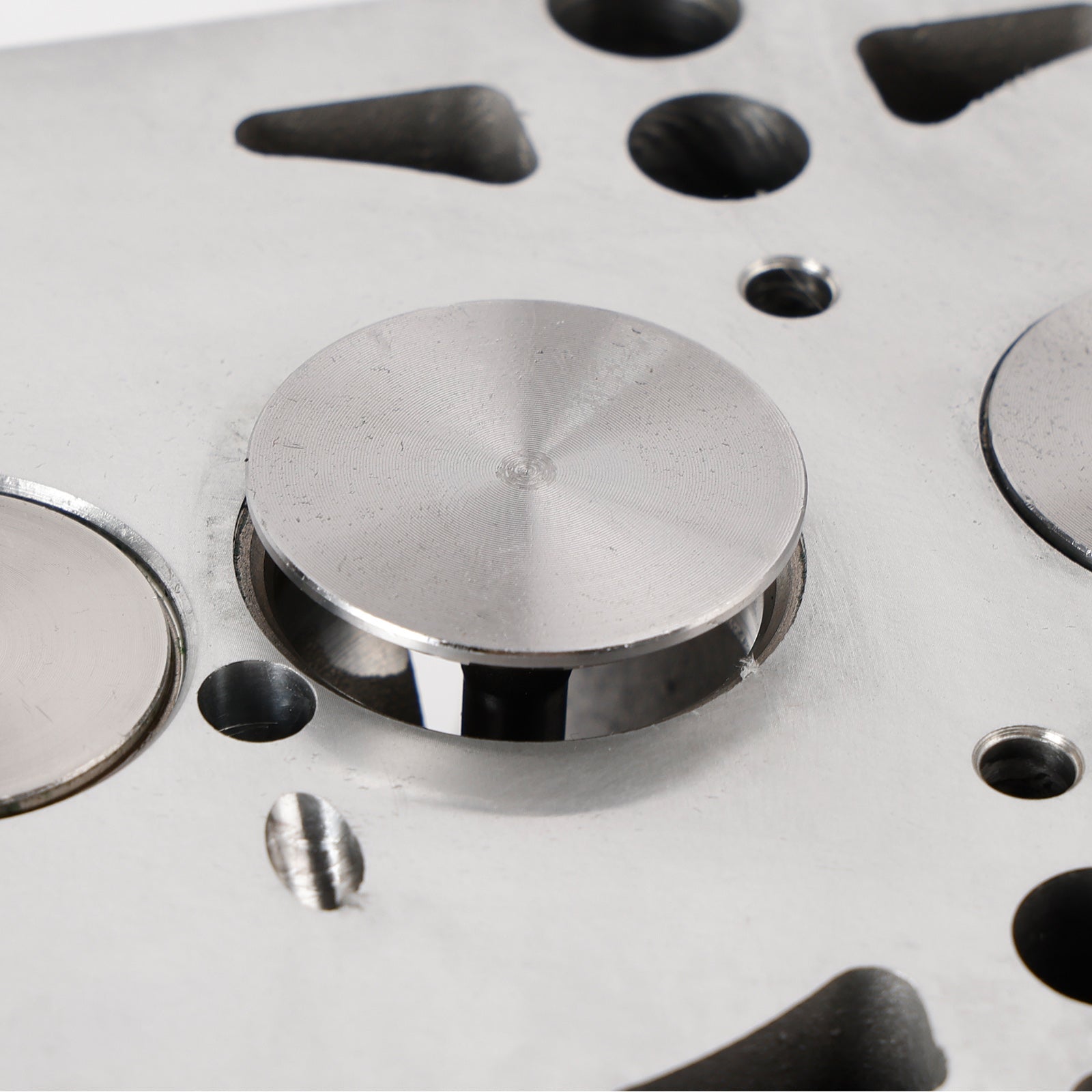 Moottorin sylinterikansi 100% Uusi 038103373R Audi VW Seat Skoda 1.9L 8V TDI - Sopii ASZ-, ARL-, BKC-, BXE-, BLT-malleihin jne.