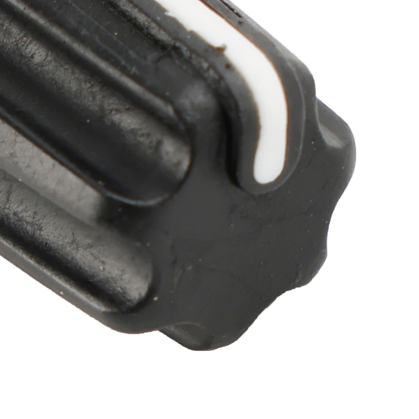 Kontrola objętości i przycisk sterowania kanałem.