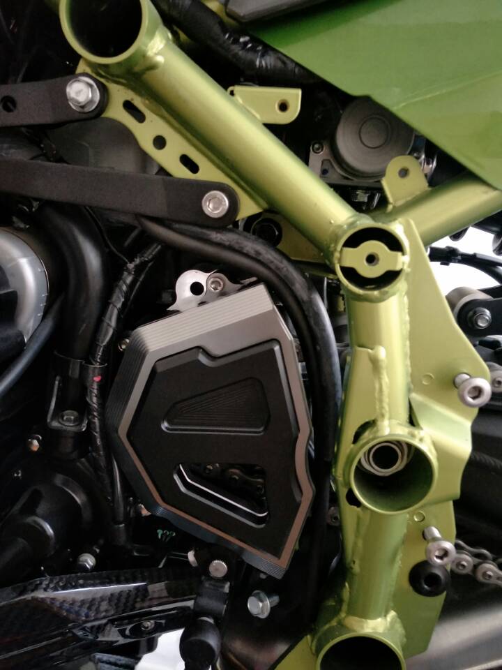 Couvercle de protection de pignon de chaîne avant CNC Silder moteur pour Kawasaki Z900 2017 générique