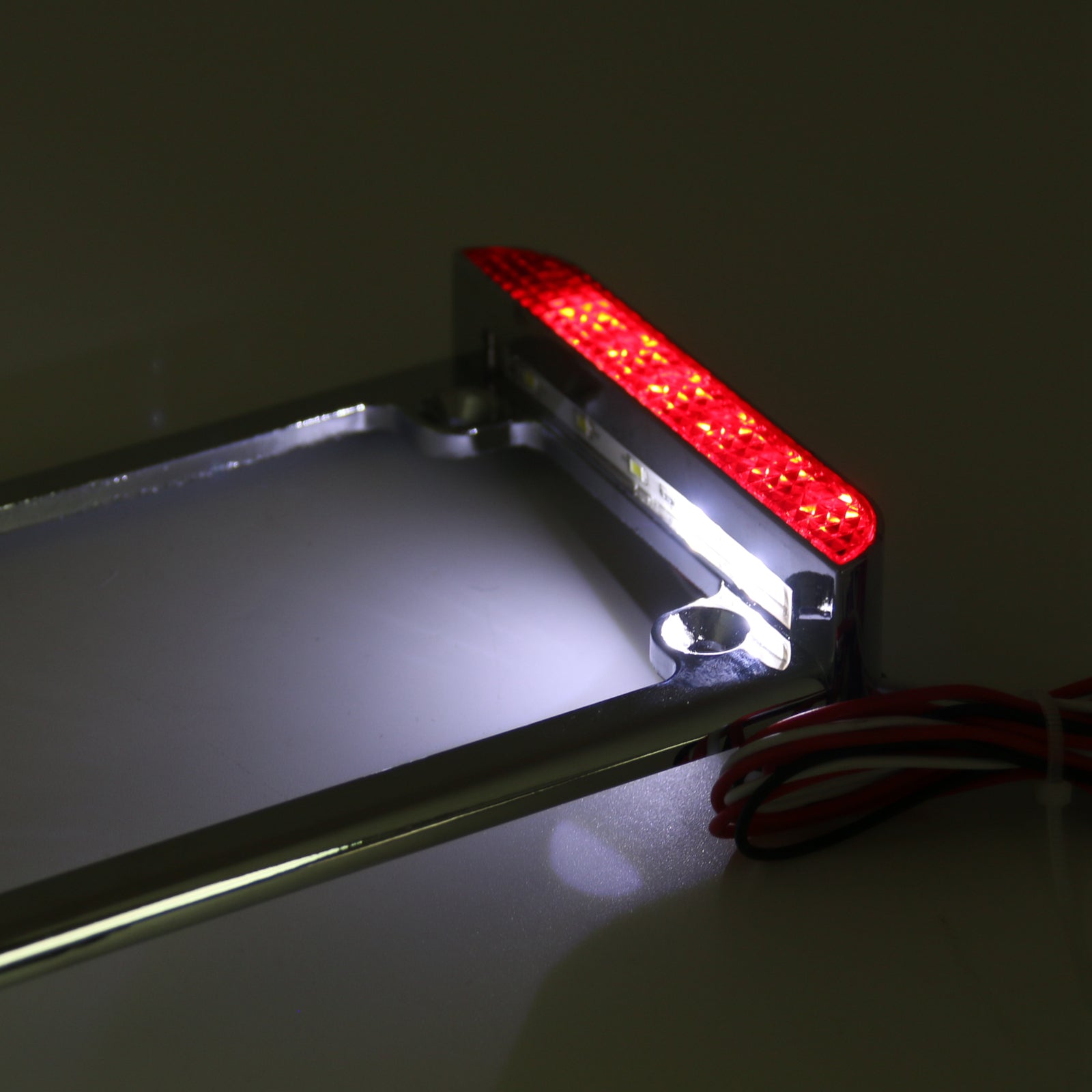 Marco universal para matrícula de motocicleta 3 LED con luz de freno trasera LED genérica